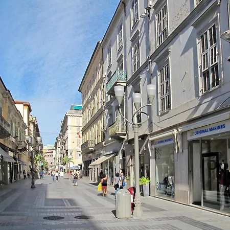 Lägenhet La Piazza By Interhome Sanremo